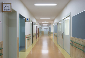 システム建築施工事例:養護学校、校舎、廊下