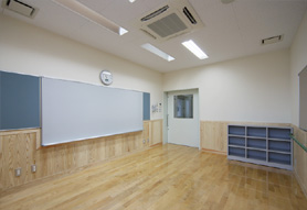 システム建築施工事例:養護学校、校舎、教室